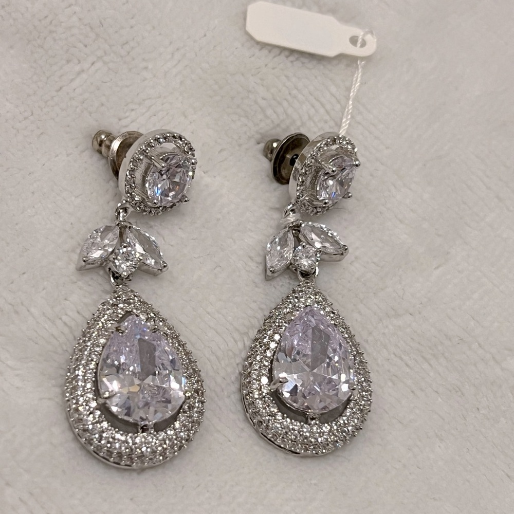 SOLD - Gorgeous Zircon Earrings!